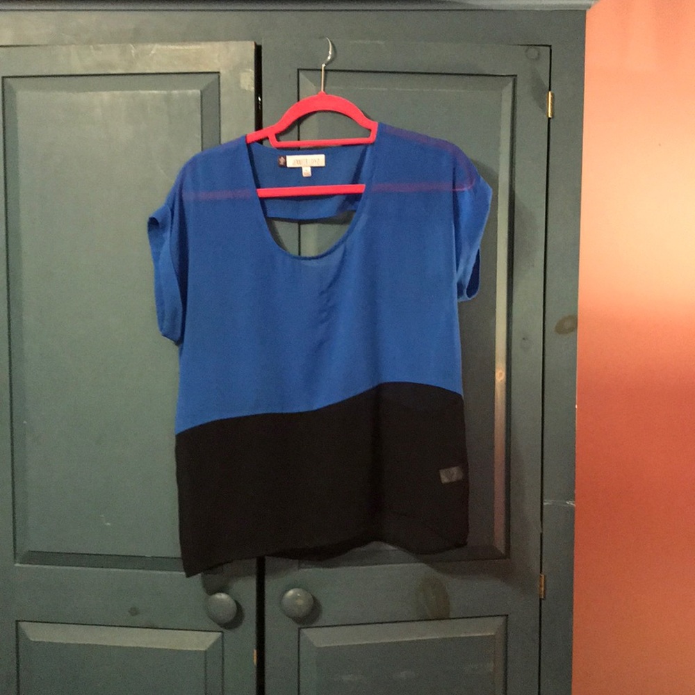 Jennifer Lopez light weight short sleeve shirt